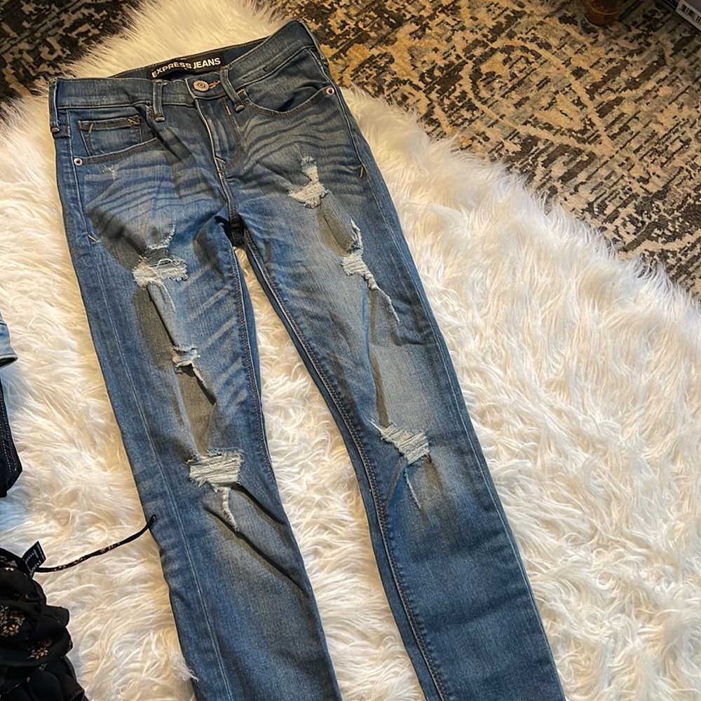 Express Jeans size 00 medium wash skinny jeans distressed